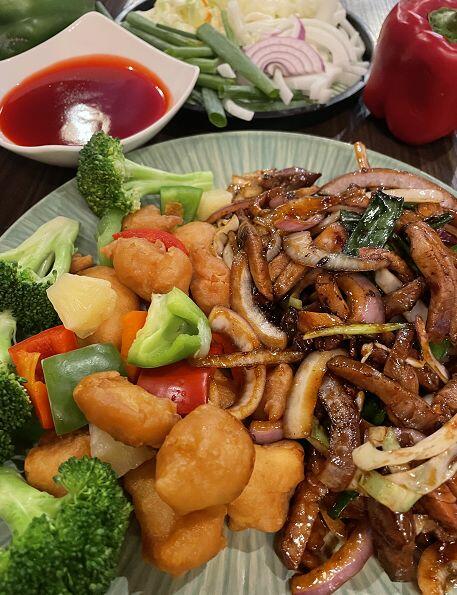 T5 Mongolian Pork / Sweet& Sour Chicken