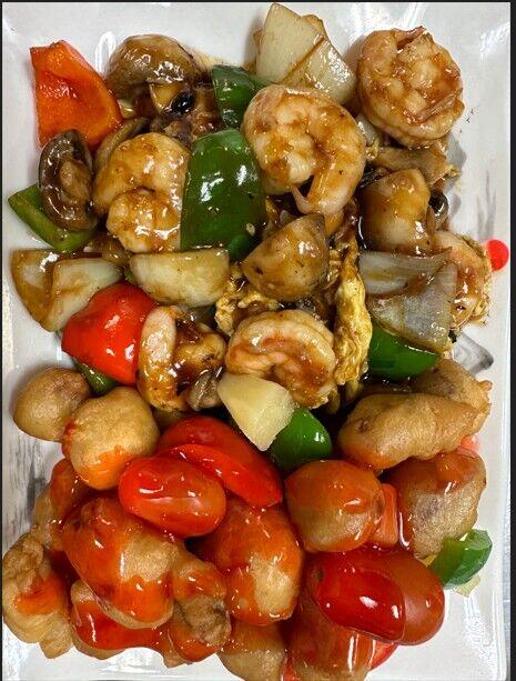 T11 Shrimp w. Lobster Sauce / Sweet & Sour Pork